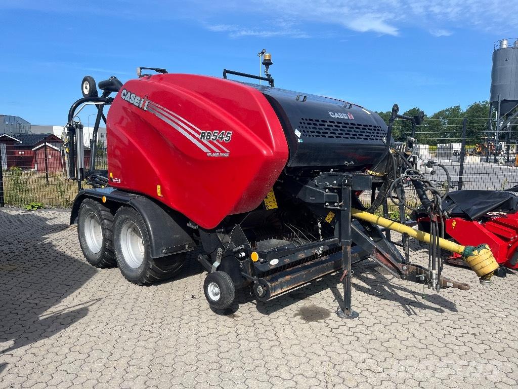 Case IH RB 545 Πρέσες κυλινδρικών δεμάτων