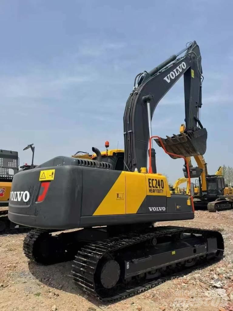 Volvo EC 240 Εκσκαφείς με ερπύστριες