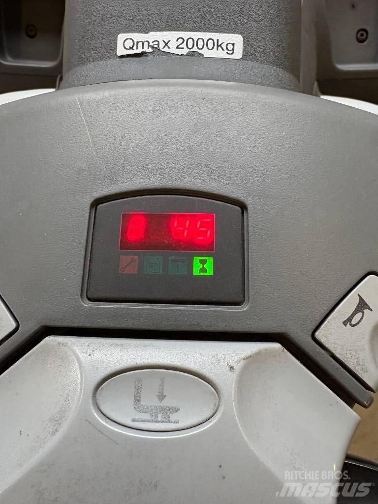 BT LPE 200 Χειροκίνητο περονοφόρο ανυψωτικό με πλατφόρμα