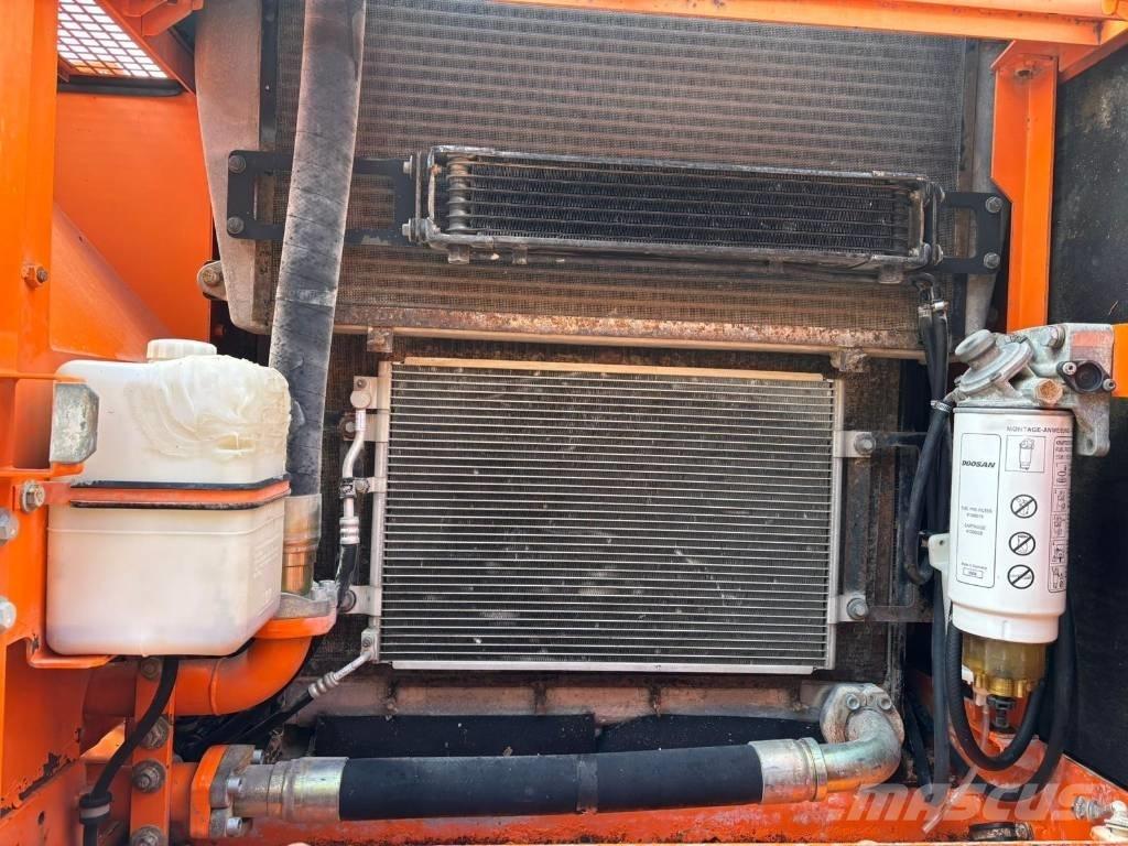 Doosan DX 300 LC Εκσκαφείς με ερπύστριες