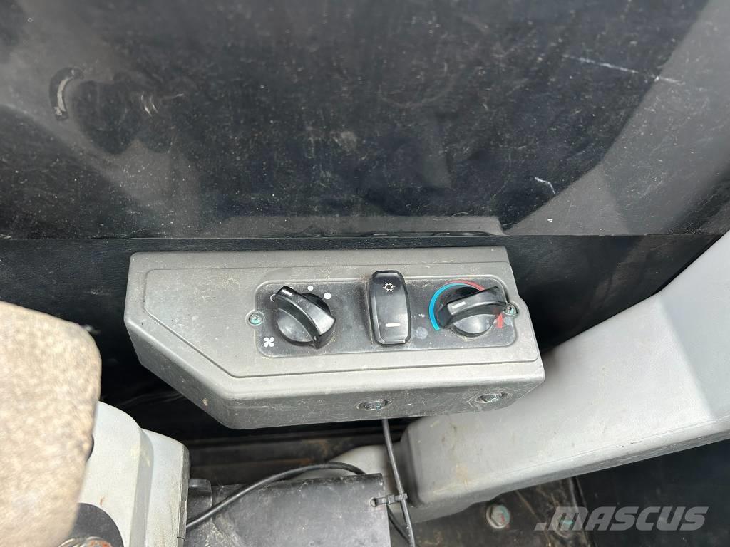 CAT 305.5 Εκσκαφείς με ερπύστριες