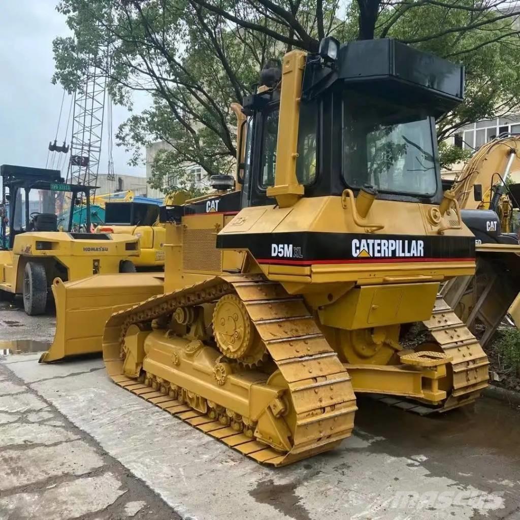 CAT D5M Μπουλντόζες με ερπύστριες
