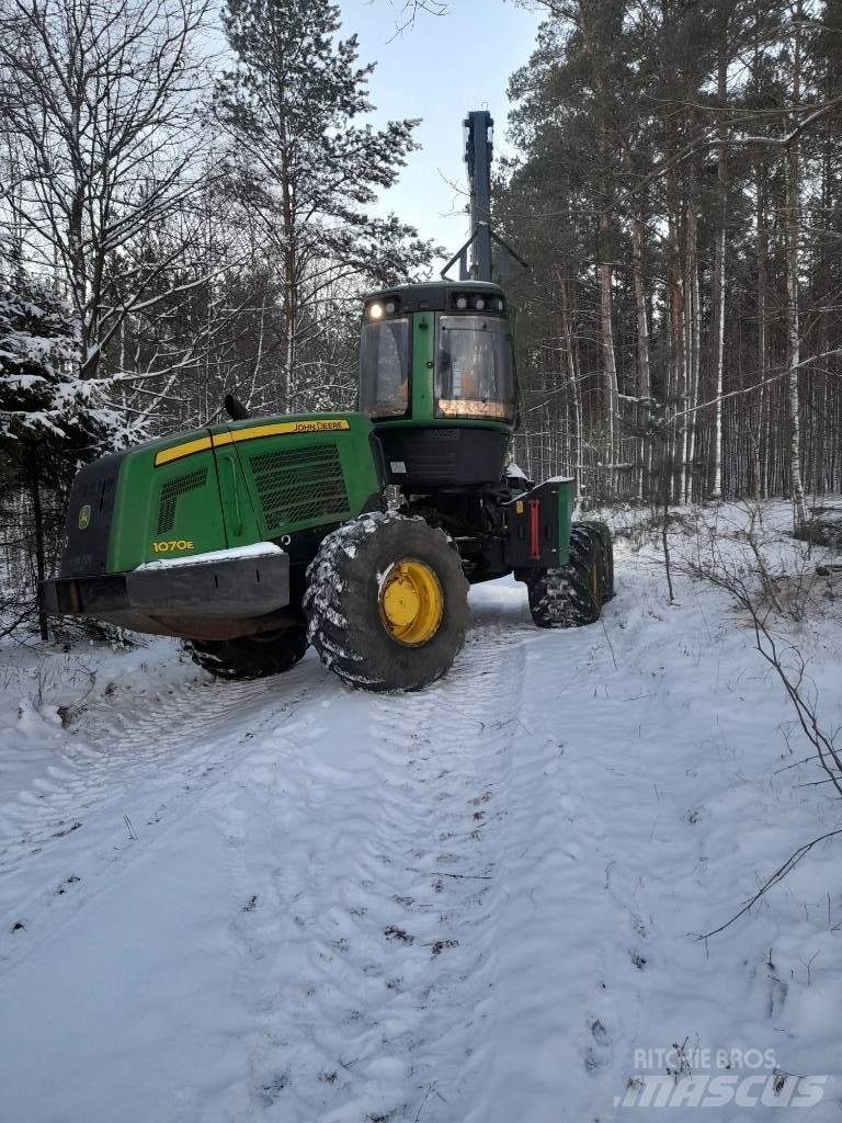 John Deere 1070 E Θεριζοαλωνιστικές μηχανές
