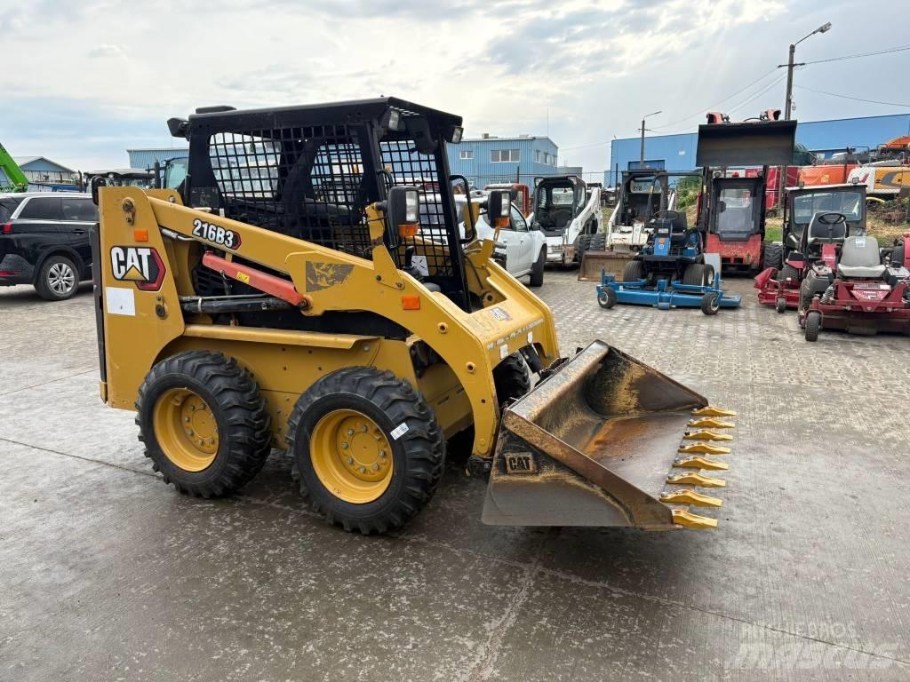 CAT 216 B 3 Φορτωτάκια