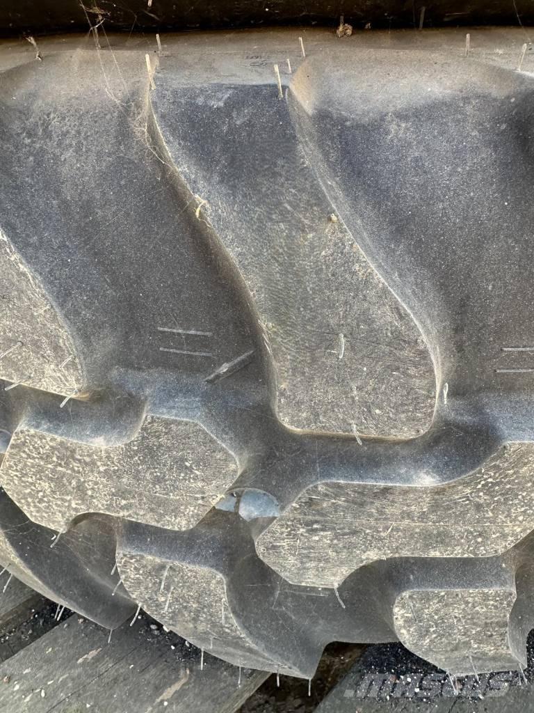 Dunlop 405/70R20 Ελαστικά και ζάντες