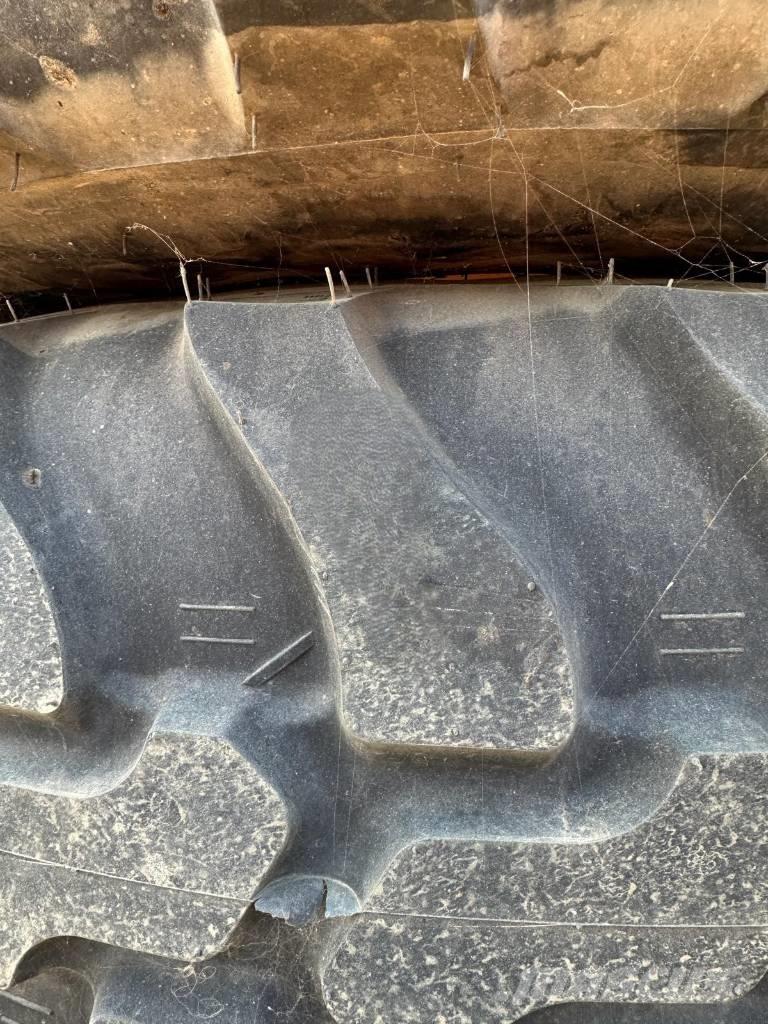 Dunlop 405/70R20 Ελαστικά και ζάντες