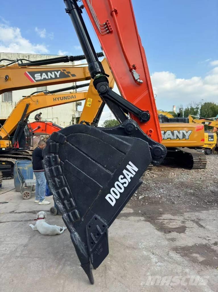 Doosan DX300 Εκσκαφείς με ερπύστριες