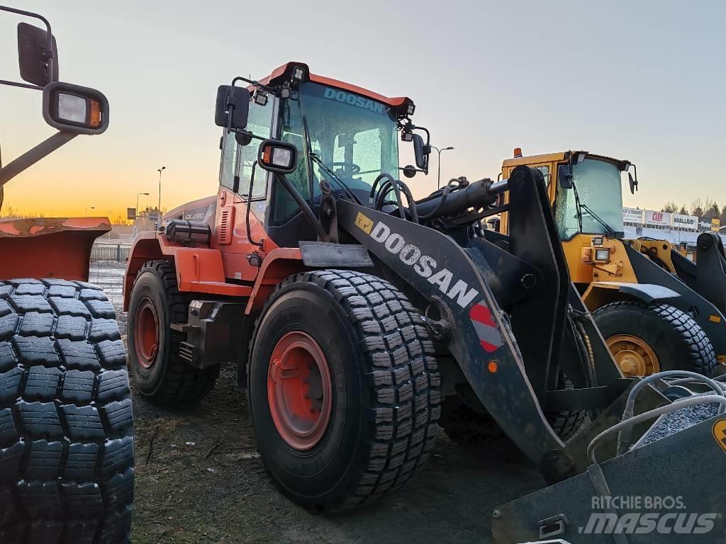 Doosan DL 220 Φορτωτές με λάστιχα (Τροχοφόροι)