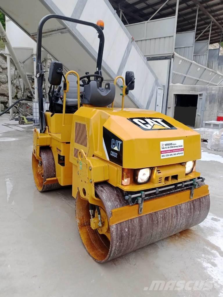 CAT CB 32 Οδοστρωτήρες διπλού κυλίνδρου