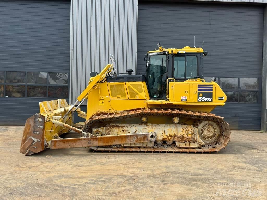 Komatsu D65PXi-18 Μπουλντόζες με ερπύστριες