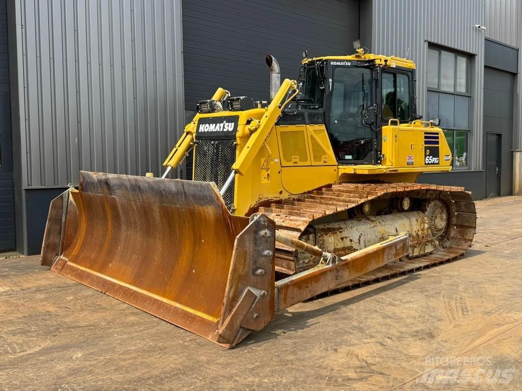 Komatsu D65PXi-18 Μπουλντόζες με ερπύστριες