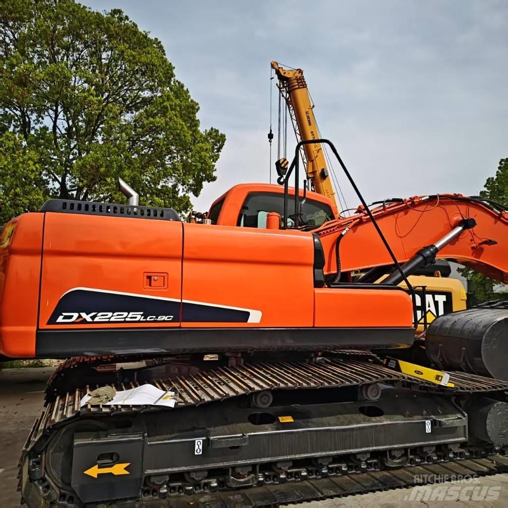 Doosan DX 225 Εκσκαφείς με ερπύστριες