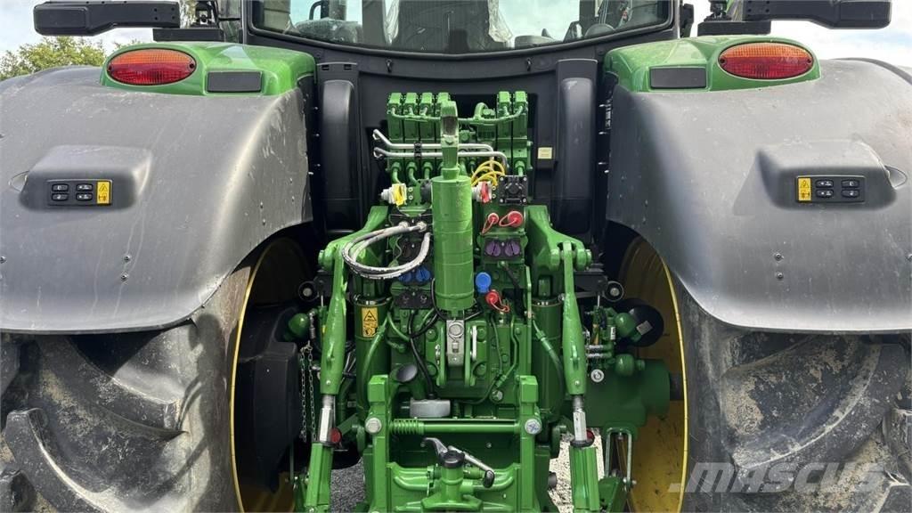 John Deere 6R215 Τρακτέρ