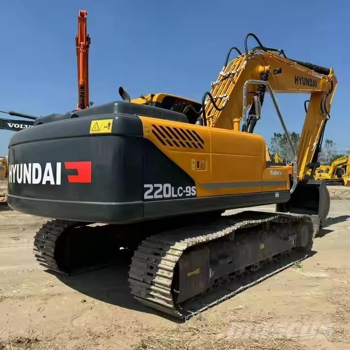 Hyundai R220LC-9S Εκσκαφείς με ερπύστριες