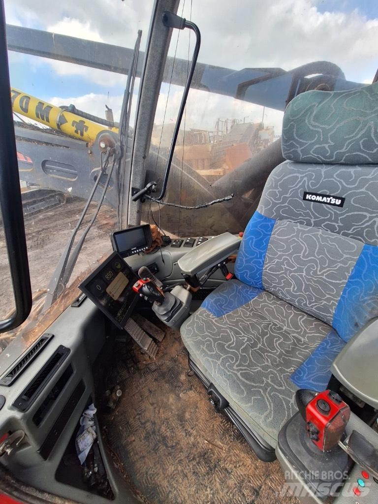 Komatsu 911.5 Θεριζοαλωνιστικές μηχανές