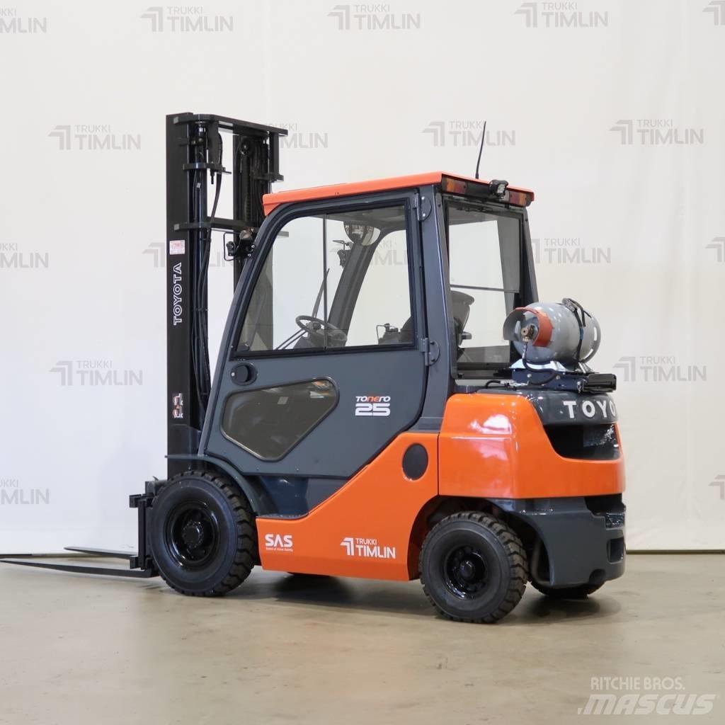 Toyota 02-8FGF25 Περονοφόρα ανυψωτικά κλαρκ με φυσικό αέριο LPG