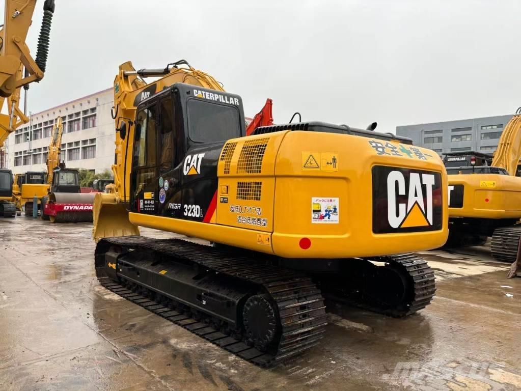 CAT 323 D Εκσκαφείς με ερπύστριες