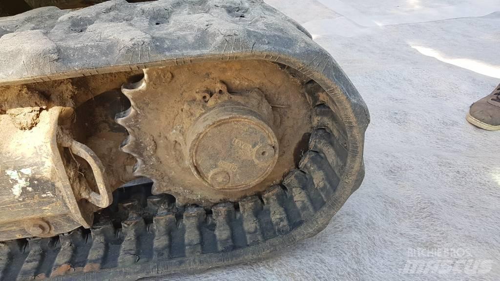 Komatsu PC24MR-5 Εκσκαφάκι (διαβολάκι) < 7t