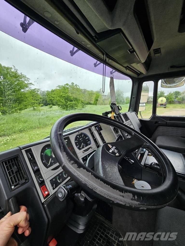 MAN F 2000 Τράκτορες