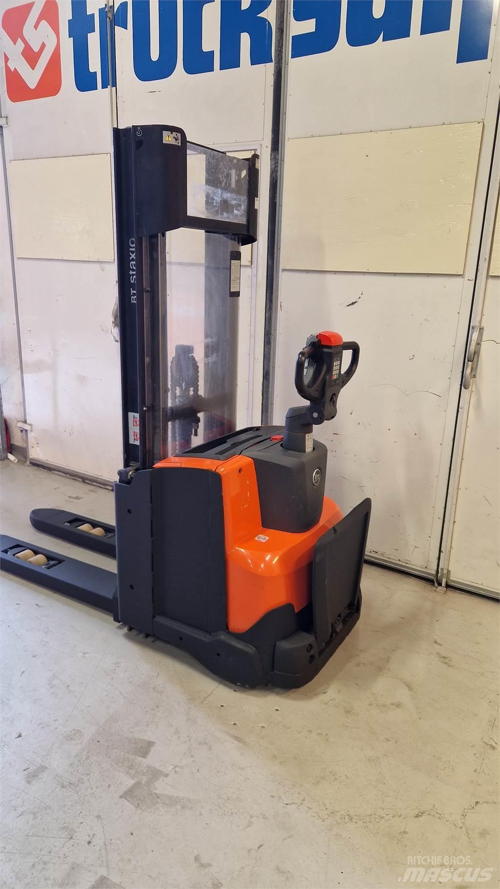 Toyota SWE140L Παλετοφόρα πεζού χειριστή με ιστό