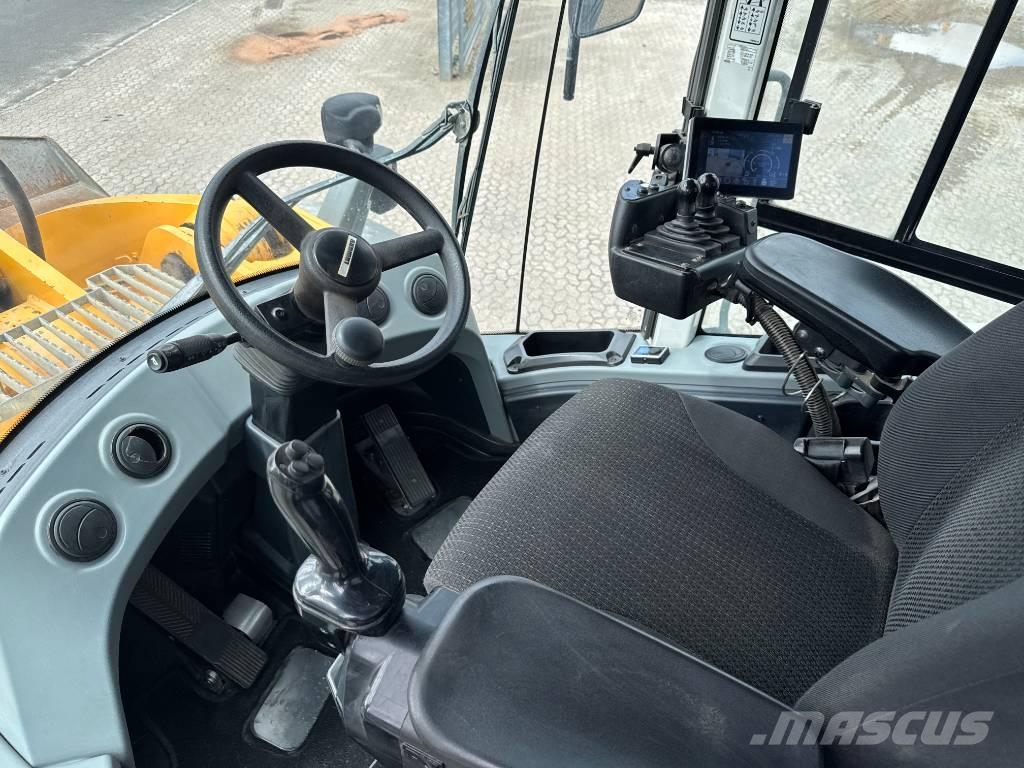 Liebherr L586 Φορτωτές με λάστιχα (Τροχοφόροι)