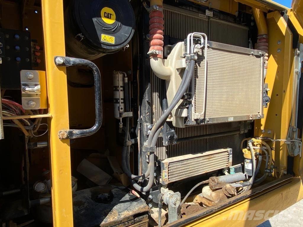 CAT 323 E Εκσκαφείς με ερπύστριες