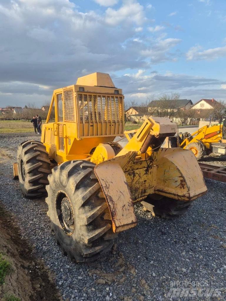John Deere 667d Τρακτέρ δασοπονίας