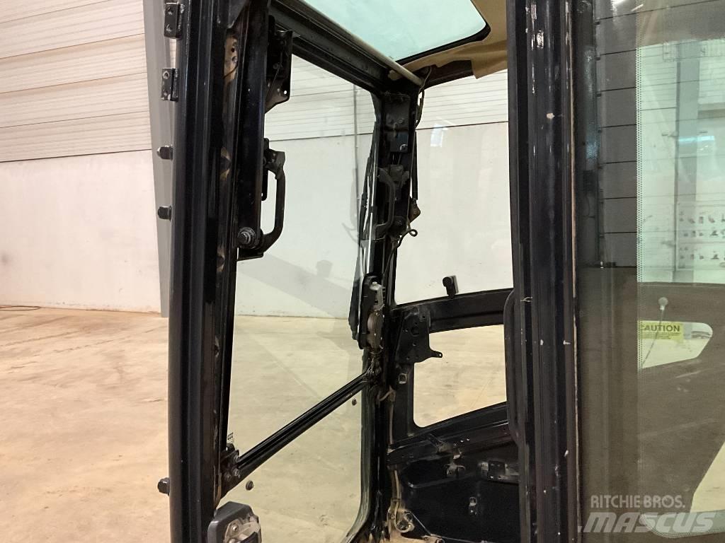 Kubota U 56-5 Καμπίνες και εσωτερικό