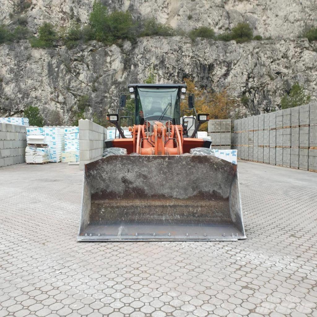 Hitachi ZW 220-5 Φορτωτές με λάστιχα (Τροχοφόροι)