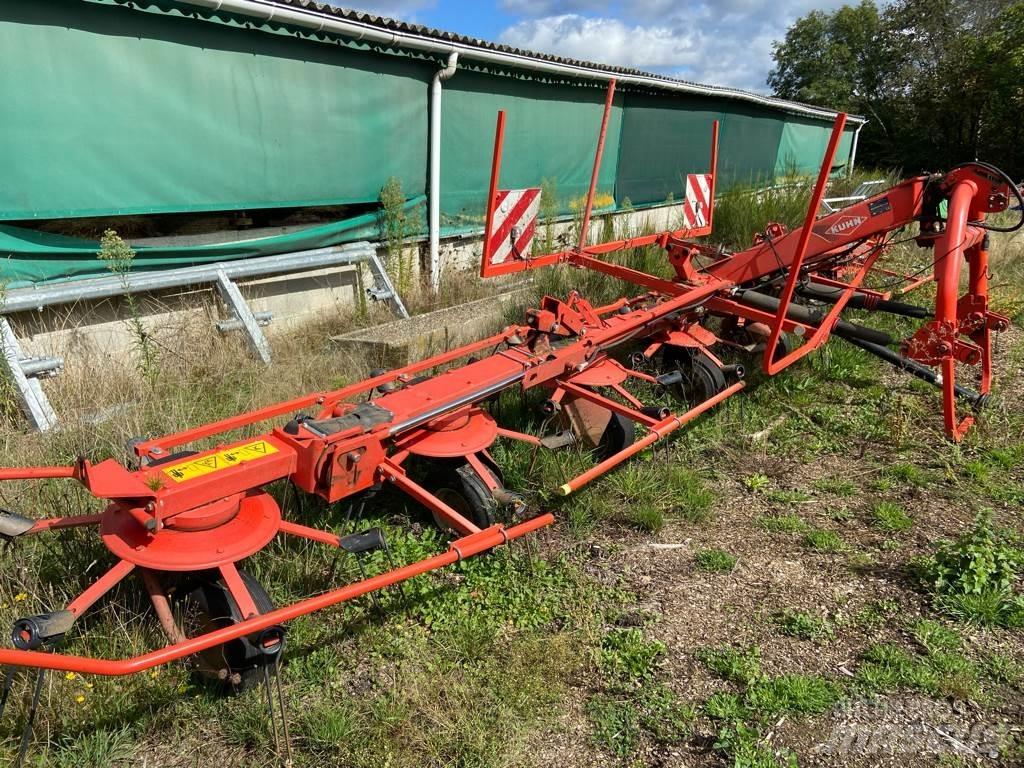 Kuhn GF8702 Τσουγκράνες και χορτοξηραντικές μηχανές