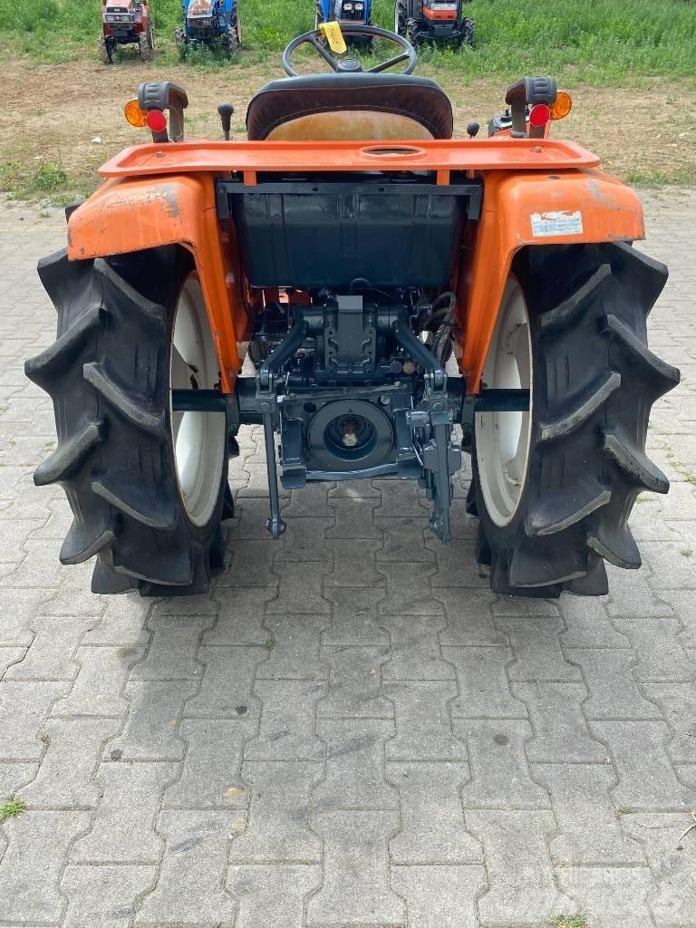 Kubota B1702-M Τρακτέρ μικρών διαστάσεων