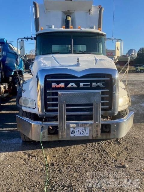 Mack GU813 Φορτηγά Ανατροπή