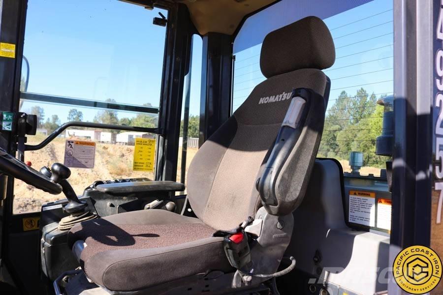 Komatsu WA 320-7 Φορτωτές με λάστιχα (Τροχοφόροι)