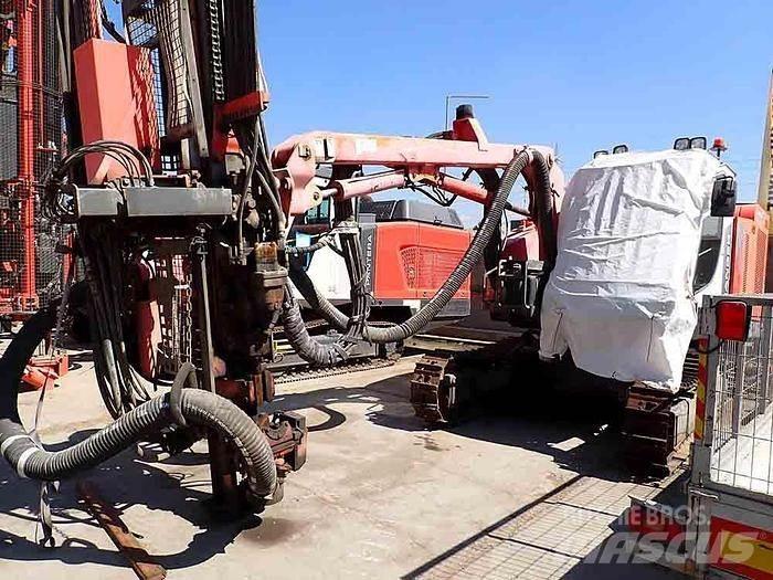 Sandvik DX800 Εξοπλισμός επιφανειακών γεωτρήσεων