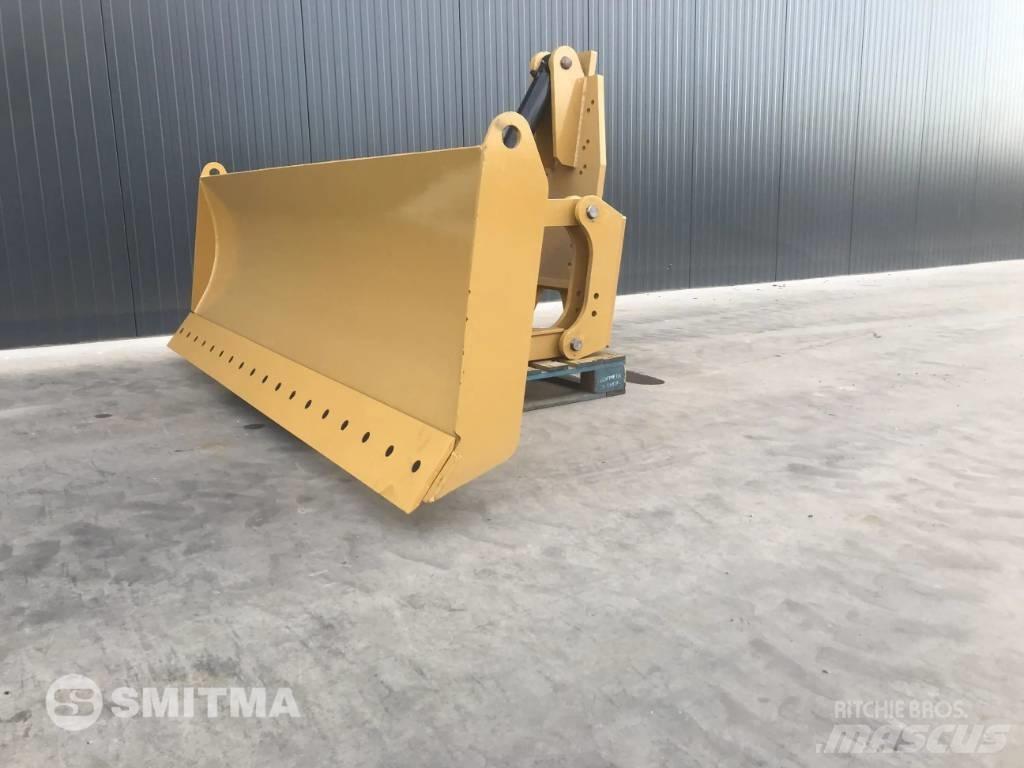 CAT 140M Πτερύγια