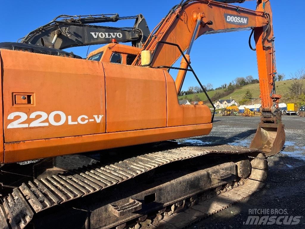Doosan DX 220 Εκσκαφείς με ερπύστριες