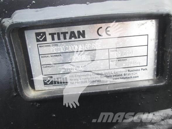 Titan CAT 320 Κουβάδες