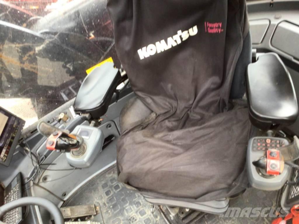 Komatsu 951 Θεριζοαλωνιστικές μηχανές