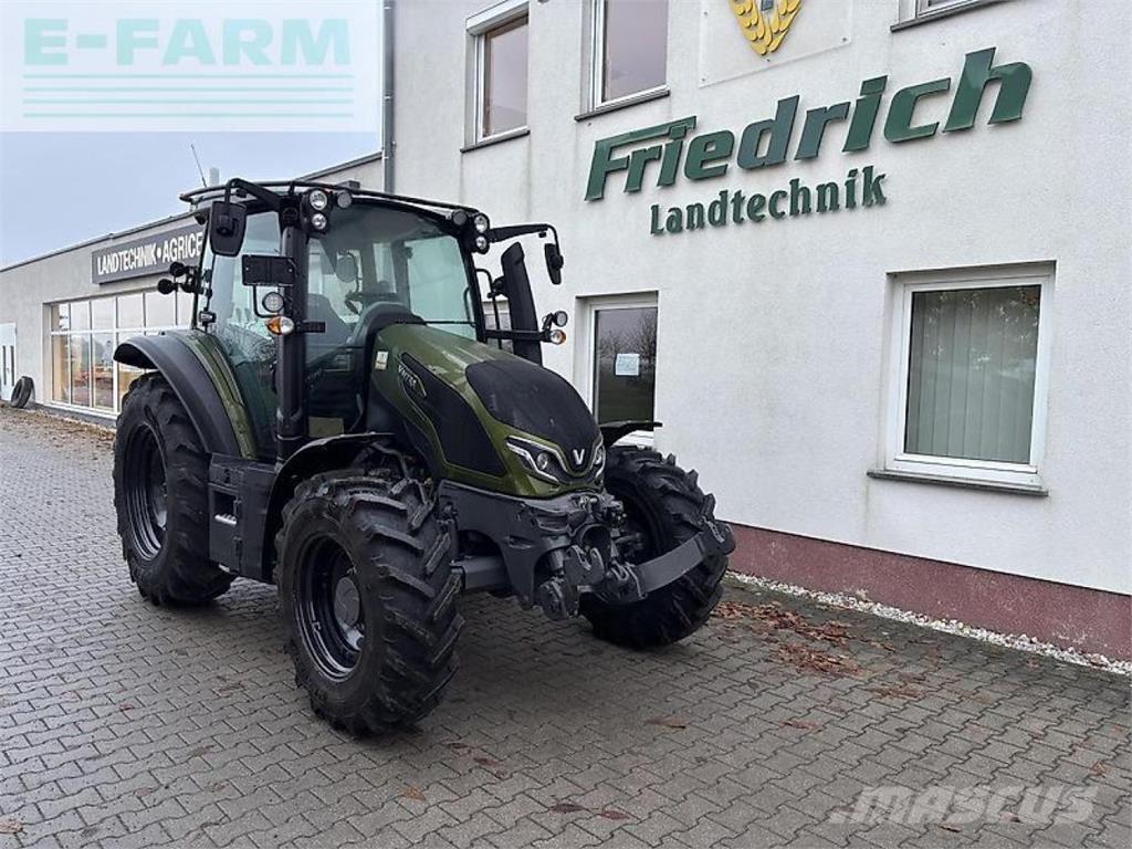 Valtra g135a Τρακτέρ