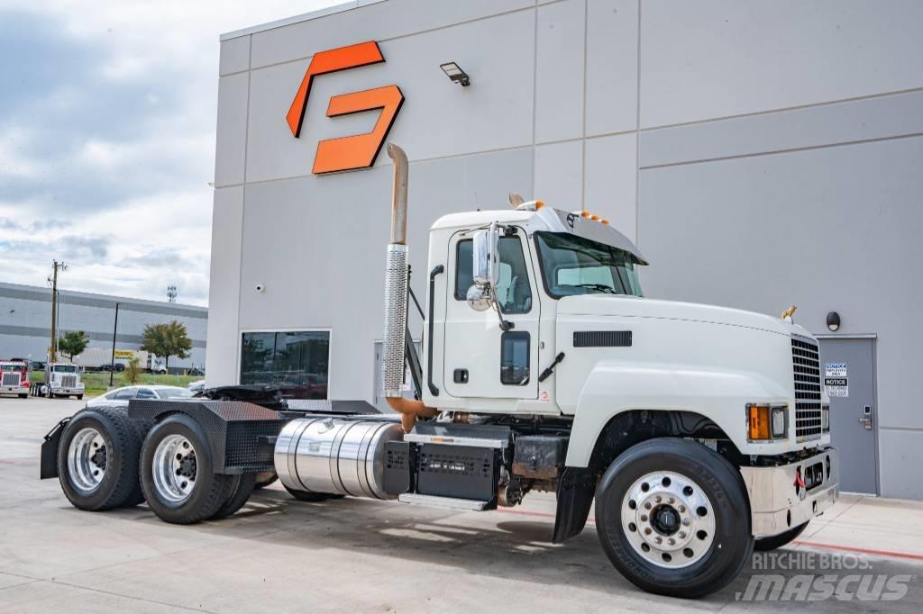 Mack Pinnacle 64T Τράκτορες