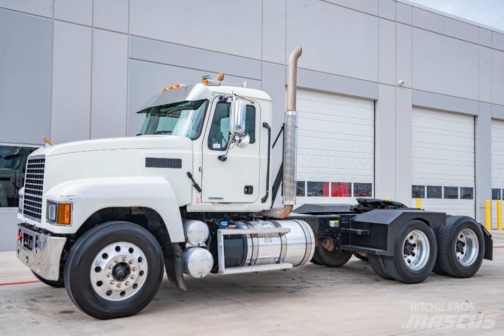 Mack Pinnacle 64T Τράκτορες