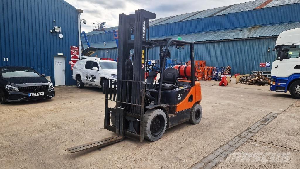 Doosan G 33 P-5 Περονοφόρα ανυψωτικά κλαρκ με φυσικό αέριο LPG