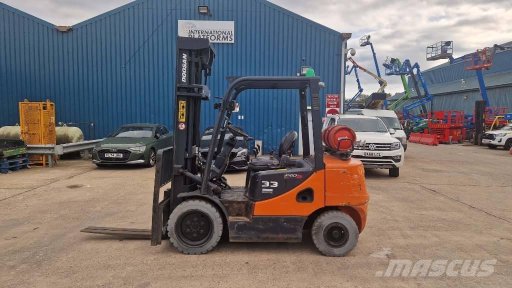 Doosan G 33 P-5 Περονοφόρα ανυψωτικά κλαρκ με φυσικό αέριο LPG