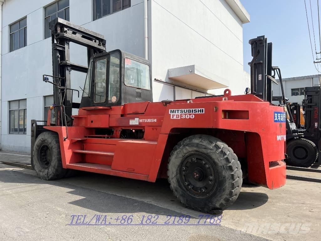 Mitsubishi FD300 Τηλεσκοπικοί ανυψωτές
