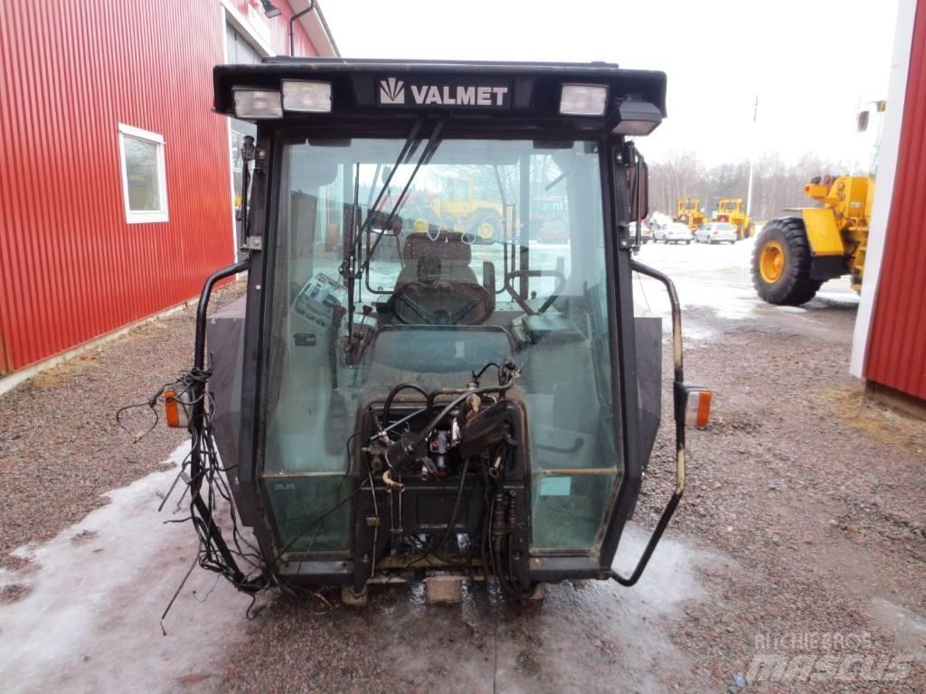 Valmet 8600 Καμπίνες και εσωτερικό