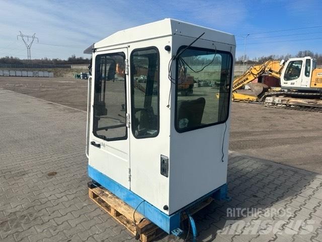 Fuchs MHL 330 Καμπίνες και εσωτερικό
