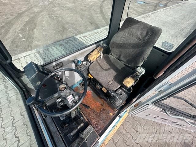 Fuchs MHL 330 Καμπίνες και εσωτερικό