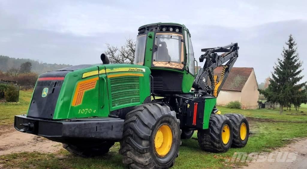 John Deere 1070 E Θεριζοαλωνιστικές μηχανές