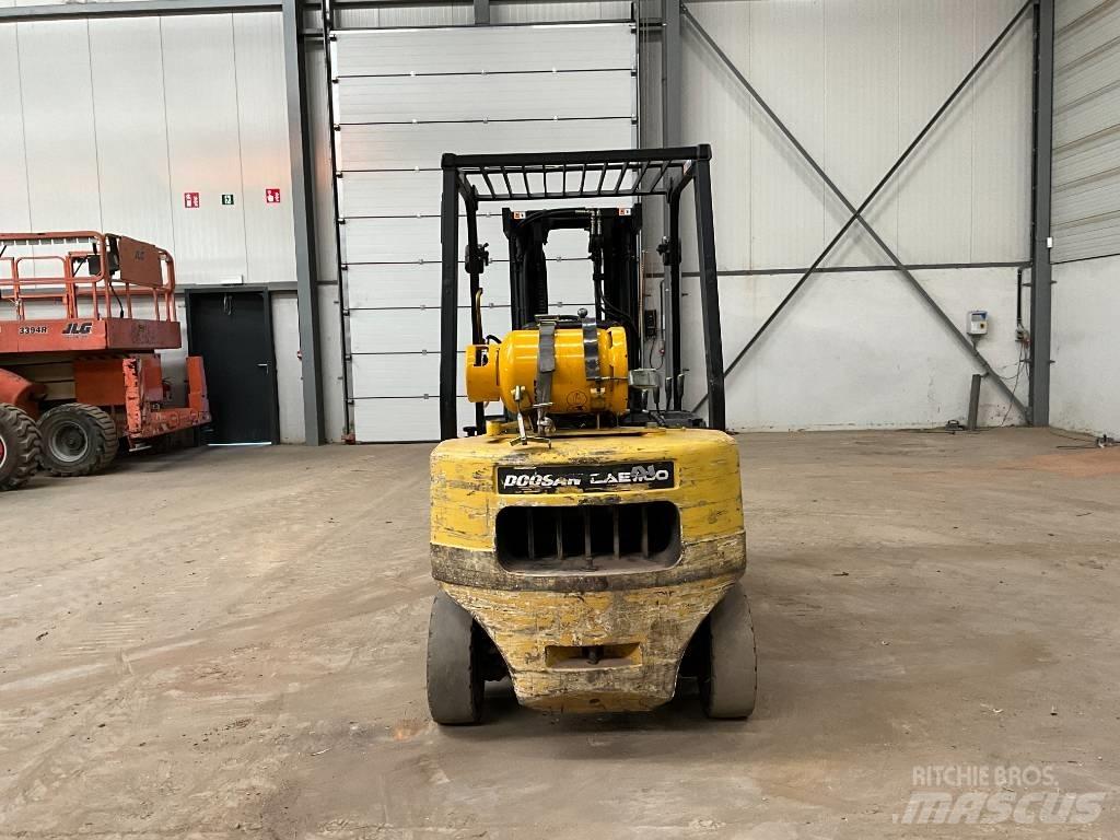Doosan G 25 P-3 Περονοφόρα ανυψωτικά κλαρκ με φυσικό αέριο LPG