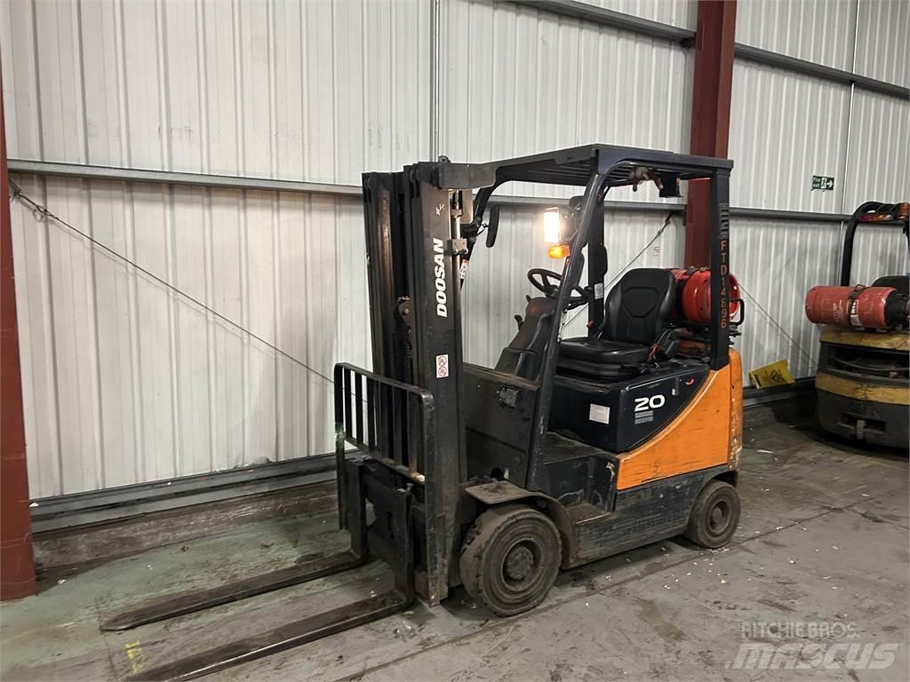 Doosan G20SC-5 Περονοφόρα ανυψωτικά κλαρκ με φυσικό αέριο LPG